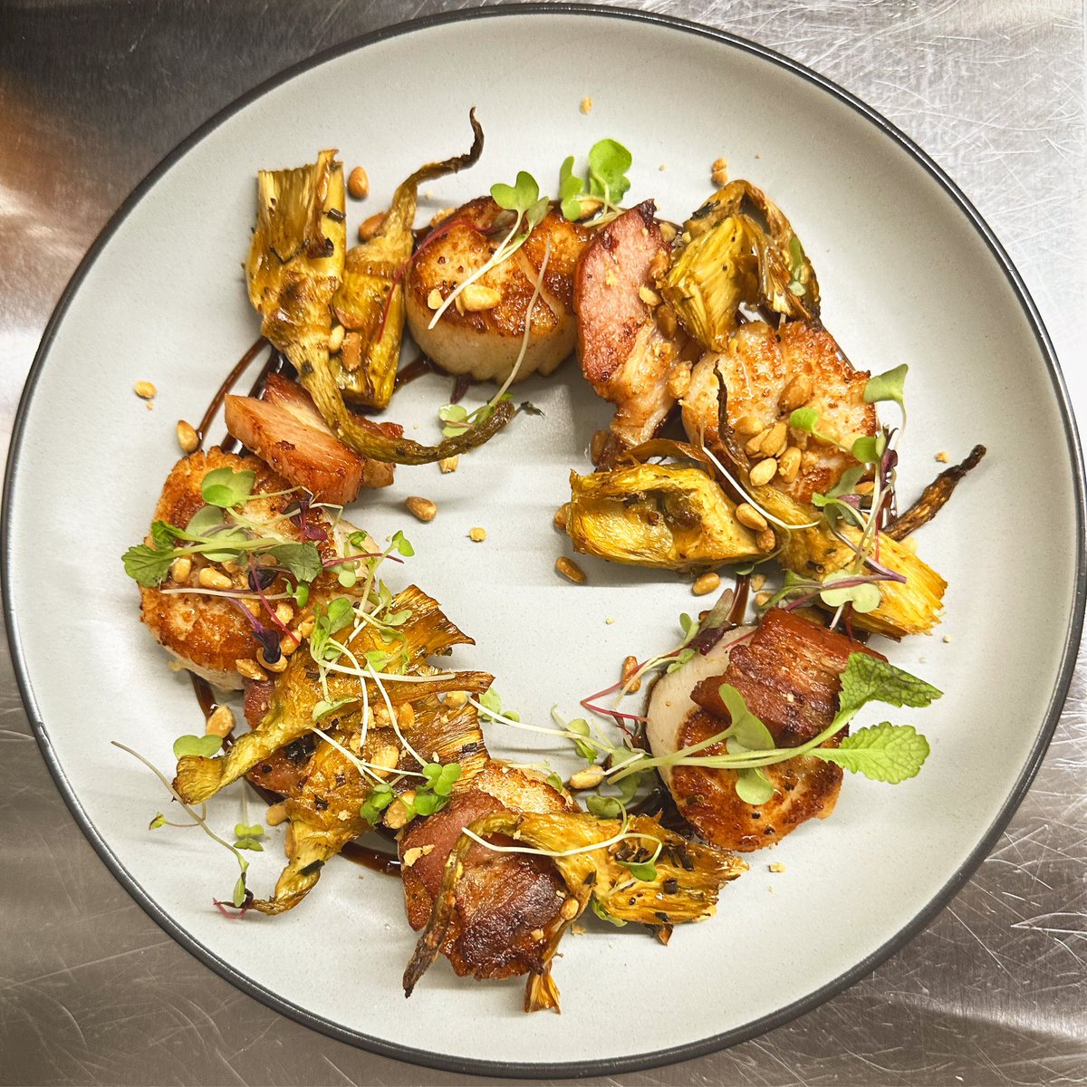 chefadamm's tweet photo. Seared Sea Scallops w/ roasted artichokes, pork belly, pine nuts &amp; balsamic. 🍴🐟❗️🔥 On special tonight at  1885 Worcester… #scallops #dinner #foodporn #worcester #seafood #special https://t.co/sjtoafwe9c