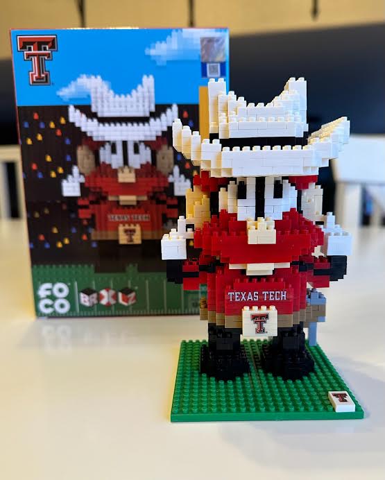 BrxlzFreak's tweet photo. Finished the @TexasTech #BRXLZ #Mascot, #RaiderRed. This has been my favorite mascot build so far. Much different than any other mascot I've done. I love the definition in the face as well as the big hat!

@TexasTechFB @FOCOusa @TTRaidersSports
#gofoco #teamfoco #WreckEm #GunsUp https://t.co/V07ntUhlmQ