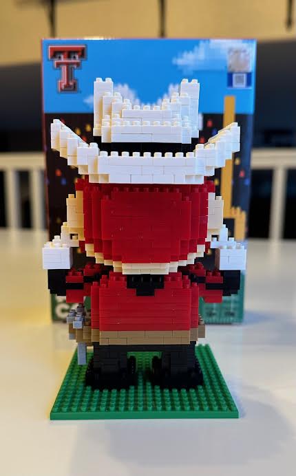 BrxlzFreak's tweet photo. Finished the @TexasTech #BRXLZ #Mascot, #RaiderRed. This has been my favorite mascot build so far. Much different than any other mascot I've done. I love the definition in the face as well as the big hat!

@TexasTechFB @FOCOusa @TTRaidersSports
#gofoco #teamfoco #WreckEm #GunsUp https://t.co/V07ntUhlmQ