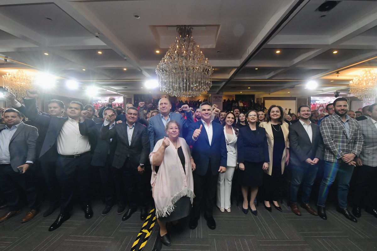 PRI_Nacional's tweet photo. Nuestro Presidente @alitomorenoc se encuentra en #Naucalpan, #Edomex, acompañando a nuestra diputada @CristinaRuiz_S en la presentación de su informe de resultados legislativos.

¡Nuestro reconocimiento por todos los logros alcanzados en beneficio de las y los mexiquenses! https://t.co/FqhMQVbGsn