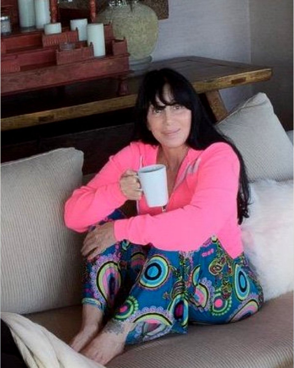 InspirationCher's tweet photo. ❤️ CHER ❤️
Relaxing at home in Malibu. https://t.co/EqRkYlm2r2