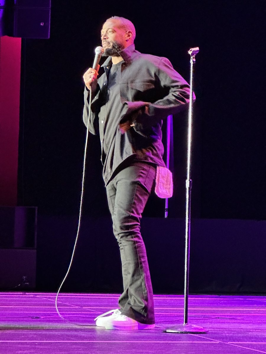 HRCasinoIndiana's tweet photo. Marlon Wayans brought big energy to last night's show at Hard Rock Live and had everyone laughing non-stop. 🤣 Comment below if you were at the show!
#HRCNILive #HRLNI #MarlonWayans #comedyshow https://t.co/i0nzF9QhGF