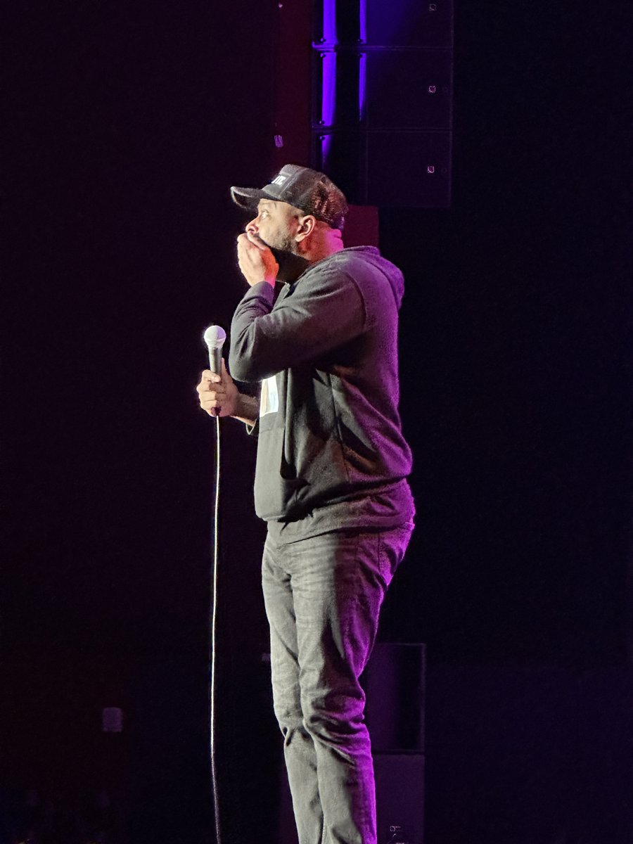 HRCasinoIndiana's tweet photo. Marlon Wayans brought big energy to last night's show at Hard Rock Live and had everyone laughing non-stop. 🤣 Comment below if you were at the show!
#HRCNILive #HRLNI #MarlonWayans #comedyshow https://t.co/i0nzF9QhGF