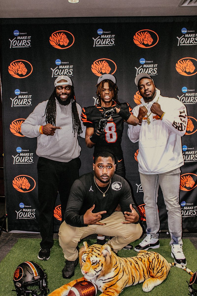 The crib 🏠 <a href="/ECUTigersFB/">ECU Tigers Football</a> <a href="/Coach_Mashack/">Kwesi Mashack M.Ed.</a> <a href="/CoachTHendrix/">Aretavious Hendrix</a>