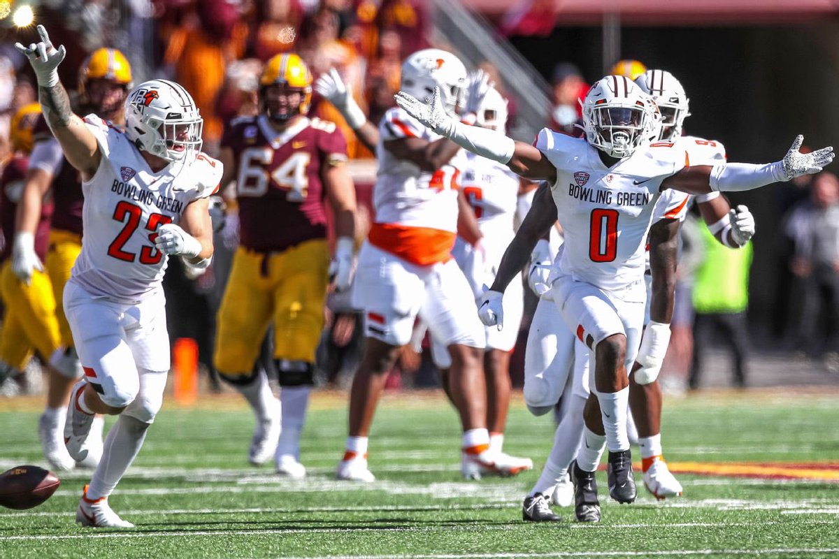 SheroneJr's tweet photo. #AGTG After a great visit and conversation with @CoachLoefflerBG I am blessed and honored to receive another division 1 offer from @BG_Football. @ErikCampbell https://t.co/DM9Zk4Wk9N