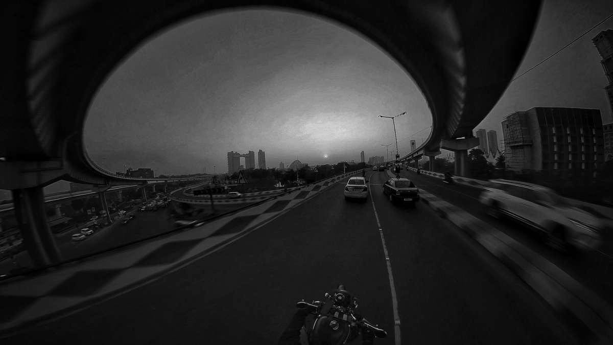 anneshadasgupt1's tweet photo. 𝓘𝓃 𝓉𝒽𝑒 𝓌𝒾𝓃𝒹 𝑜𝒻 𝒸𝒽𝒶𝓃𝑔𝑒 ..... 🍃
.
📸 @insta360
.
📍Maa Flyover || Kolkata
.
.
.
#bikeride #photography #instagram #calcutta #kolkata #kolkatadiaries #ig #india #kolkatagram #bengali #kolkatabuzz #calcuttacacophony #thekolkatabuzz #love #igers #photography https://t.co/3P3XpmxZz9