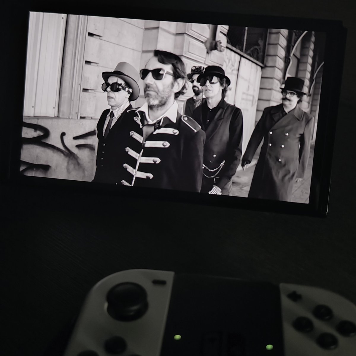 thmmodyssey's tweet photo. Cómo se juega a esto. https://t.co/1FT6nvDEbh