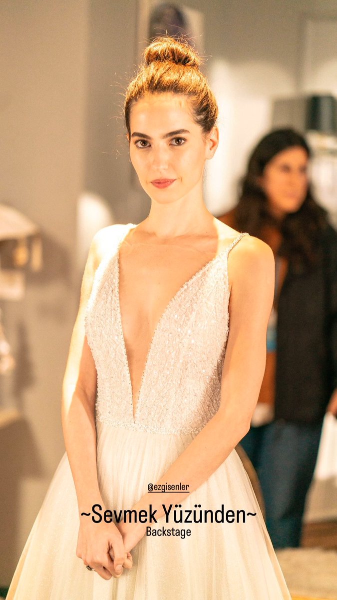 nasıl zarif nasıl güzel ✨

#ezgişenler #sevmekyüzünden