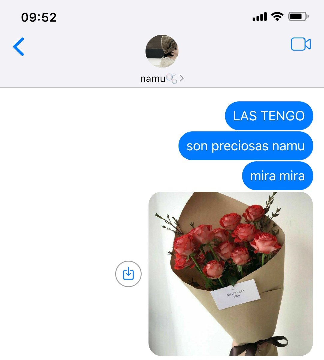 th4koo's tweet photo. mini #taekookau | 𝐈 𝐰𝐚𝐧𝐭 (𝐮) 🥀

J'k va a regalarle flores a Th, su crush, por San Valentín. 

¿El problema?

Th tiene novia.

Peor aún, esa novia es la hermana de J'k. https://t.co/r37pgsVs5m
