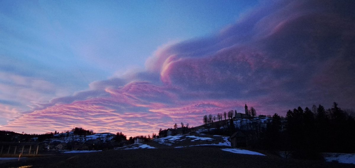 🌄Neverjetni prizori oblakov nad Ponikvami! 😱

📸 Polona Mavri