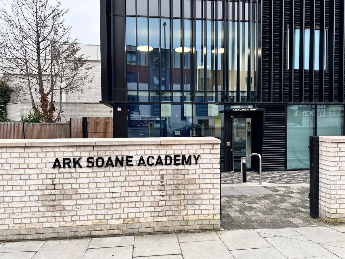 MrSmithNorwich's tweet photo. Today at #Soane24 was such a pleasure. One of the best teaching conferences I’ve ever been to.
Thank you @michaeldoron @MJBurnage @OliveyJacob for putting it together
A joy to hear from @VallanceTeach @HughJRichards @Counsell_C @snelsonh and @mfordhamhistory https://t.co/tgvajgpHhP