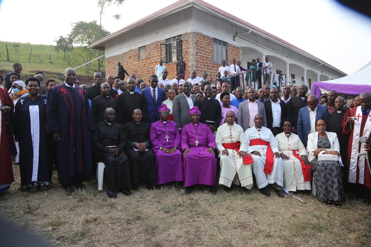 Concluded the 2nd day of my pastoral visit in North Ankole Diocese this evening with a visit to Kanoni Bible College.
I was delighted to commission an office block and speak to lay reader trainees.
Tomorrow, I will be the main Celebrant at Emmanuel Cathedral, Rushere.