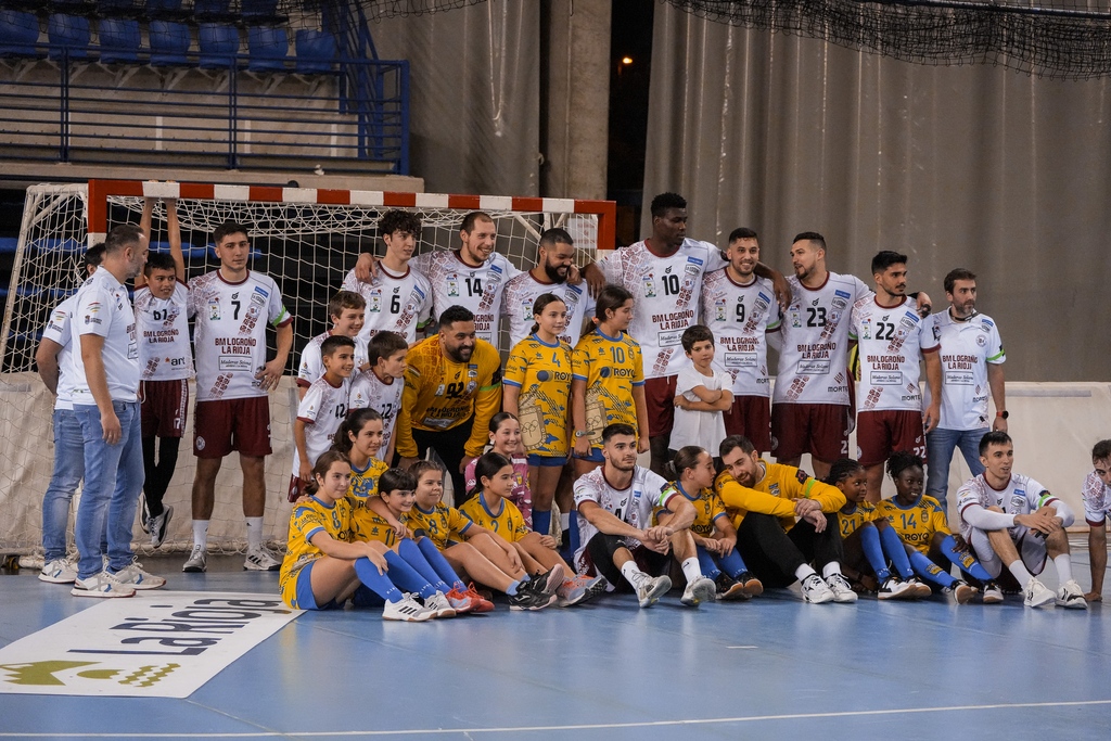 Como GANAMOS el encuentro... 3️⃣
Gracias afición por siempre estar gritando, hasta el último momento. 
J16 <a href="/asobal/">ASOBAL</a> vs <a href="/balonmancangas/">Balonmán Cangas</a>
📸 A. @labzerodigital 

#larioja #balonmano #deportes