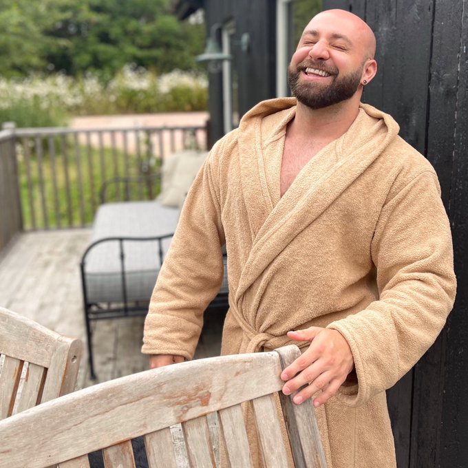 Watch Nik's leaked NSFW photo on TwXstars