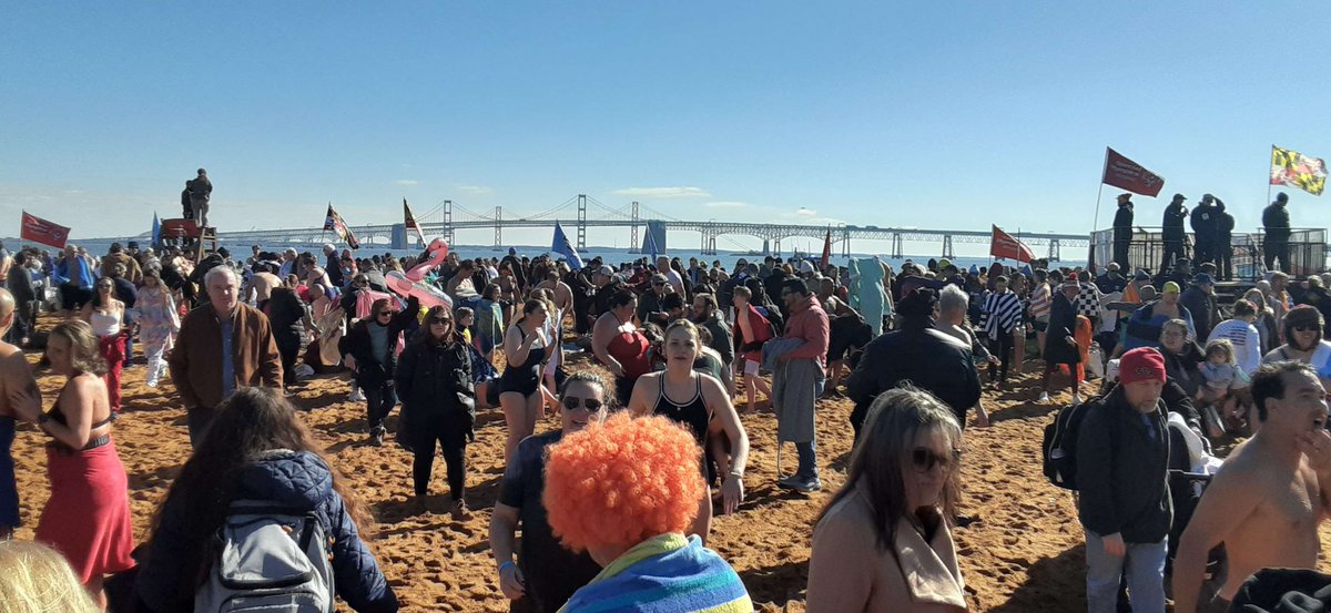 TJShadow7720's tweet image. Doing a Good thing and having Fun doing it. Today was the nicest day to have the MD Chesapeake Bay Polar Bear Plunge. 1000s took a dip in the chilly waters to raise money for the Special Olympics. #plungeMD #98rock #sandypoint