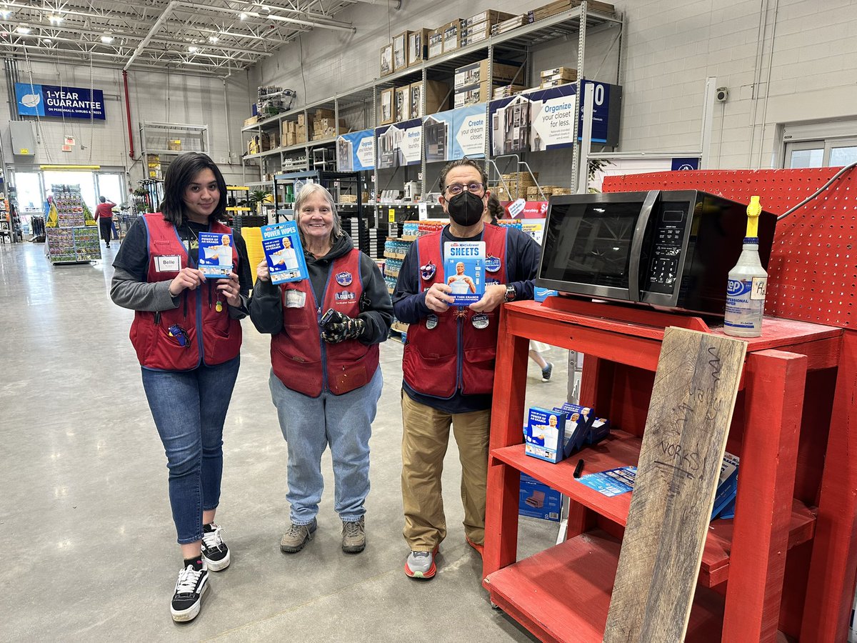 Sal, Harriet, and Belle at 2458 are all smiles while showing off the Mr. Clean Magic Power Wipes! #R1DEMOS <a href="/TSeagle2458/">TonySeagle2458</a> <a href="/ethanatlowes/">Ethan Eanes</a> @som2to <a href="/BenitoKomadina/">Benito.Komadina@Lowes</a> <a href="/kennygrimsley/">Kenny Grimsley</a>