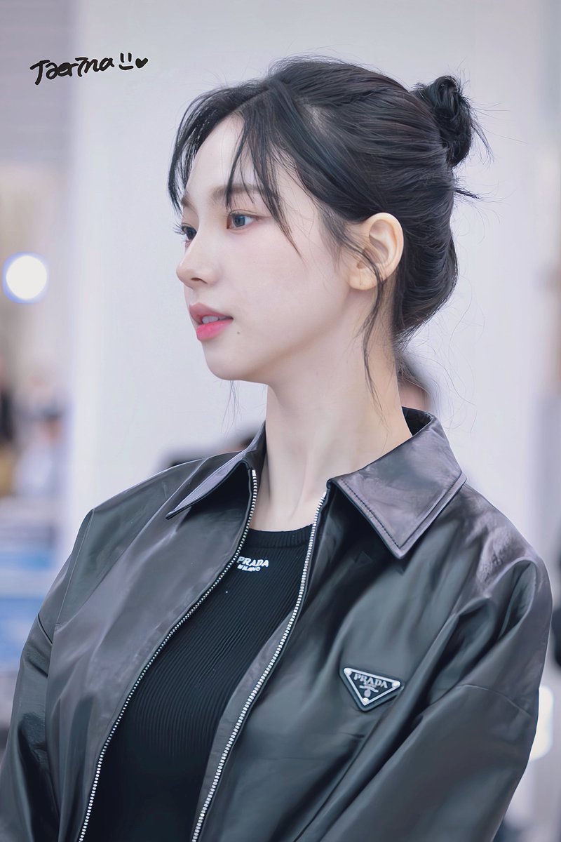 karinaarchive's tweet photo. her side profile https://t.co/y2mCIhnnyt