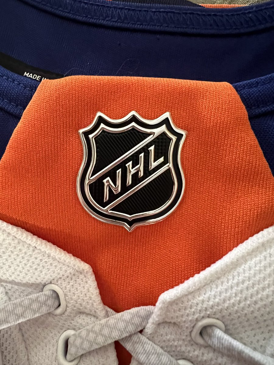 MickLussos's tweet photo. I ordered an Isles jersey for the game and i’m seeing a pretty blaring issue.
Is it just me or did they cheap out on the NHL shield? Not only that but it has a curve that i’m having a difficult time getting out, I compared a normal jersey for reference.
I’m so disappointed. https://t.co/pRcBW2oRHi
