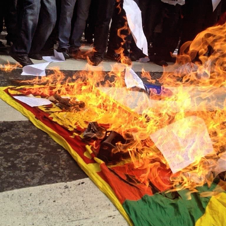 Sanjee05's tweet photo. இலங்கைக்கு சுதந்திர நாள் தமிழர்களுக்கு கரிநாள்!
#Genocide_SriLanka #iamnotsrilankan #Srilanka #LKA76 #tamil #genocide #FreeTamilEelam #NotMyIndependence https://t.co/zVS3GFt2O1