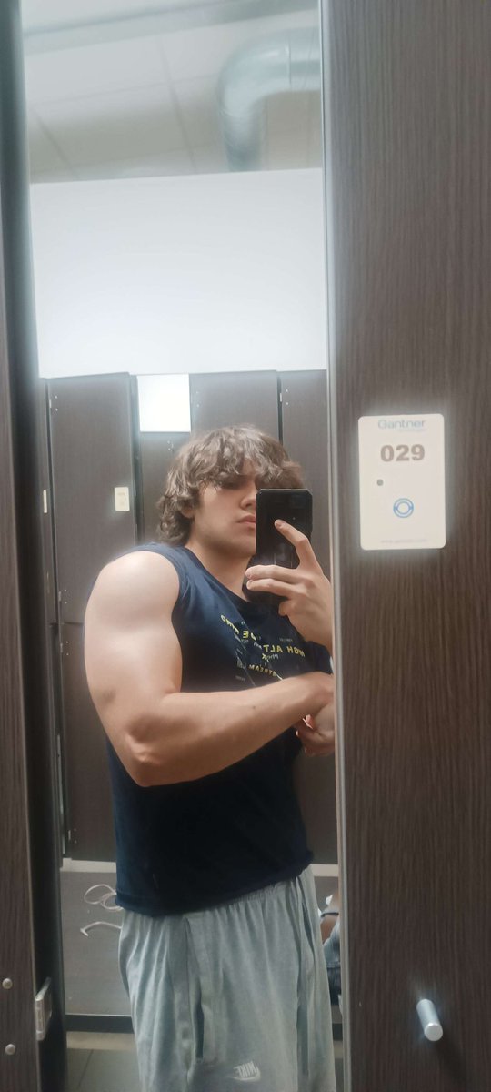 murderarda's tweet photo. Glad to have bulked but sad that i lost almost all definition https://t.co/6ydTxOHWTP