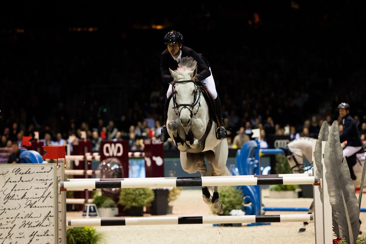 Ils seront 6 à s’élancer dans le barrage de cette étape @LonginesEq <a href="/FEI_Global/">The FEI</a> JUMPING WORLD CUP💥

📸 Cécile Sablayrolles - <a href="/steveguerdat/">Steve Guerdat</a> 

#FEIJumpingWorldCup #TimeToBeat #Longines #jumpingbordeaux