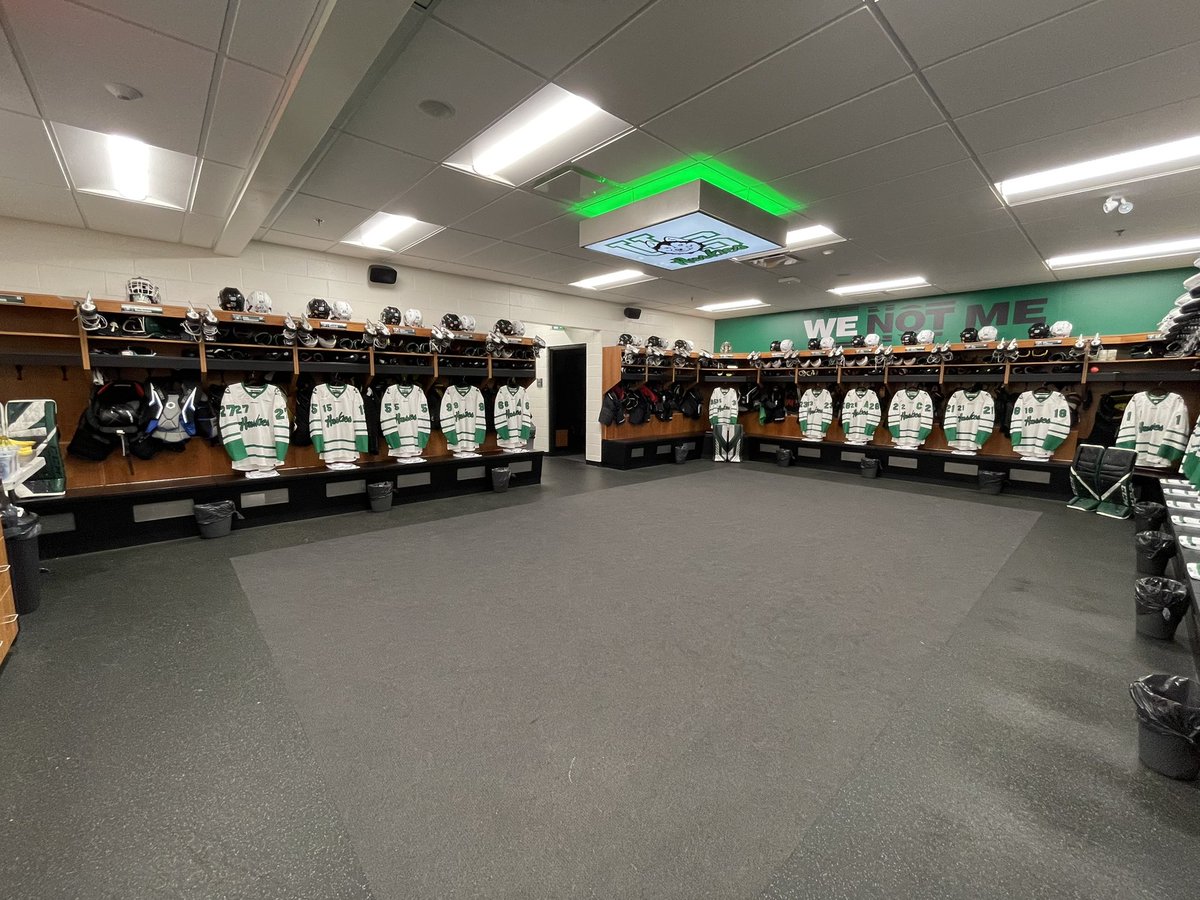 DaveWestbury's tweet photo. All ready for our last regular season home game and Senior Night.  Going to be a great night celebrating our Seniors careers. #HuskiePride #BGSD @HuskiesWHKY https://t.co/hJZwgRGbnb