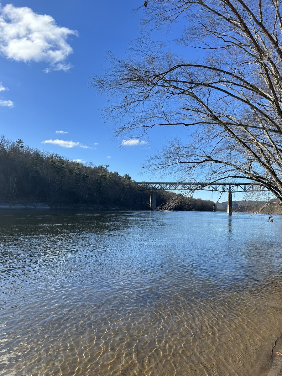 JulieJordanScot's tweet photo. Saturday Glimmer: living near here. #DelawareWaterGap https://t.co/mhH7cwWaJD