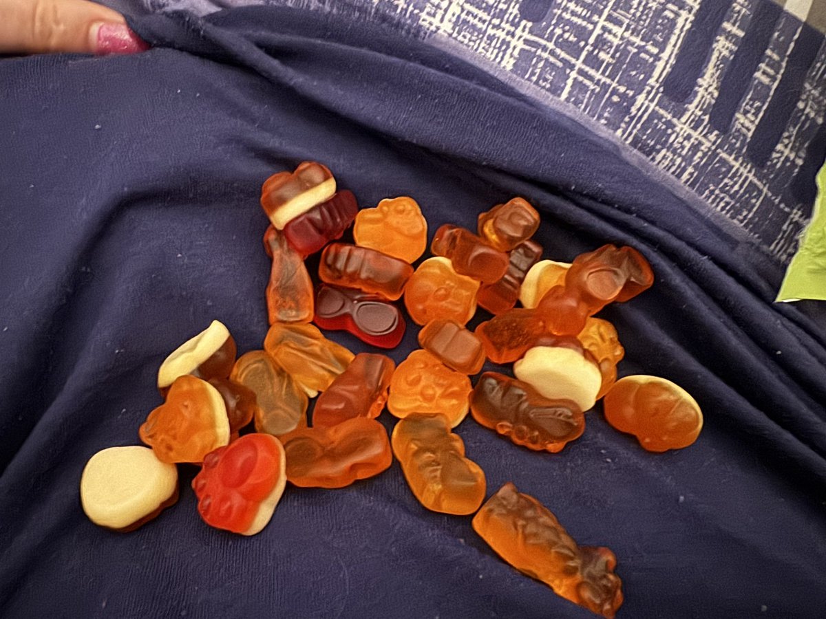 gemmamenzies's tweet photo. @ROWNTREES where are my green and yellow #safarimix animals. Very disappointed 😢 https://t.co/h8EzYEgaBj