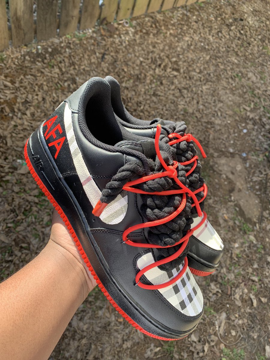 TataMadeCustoms's tweet photo. First pair of customs to start 2024 🔥‼️ 
Dm me on ig @tmcustomz_ to purchase custom kicks or get info about getting shoes made ‼️ 
#tatamadecustomz #customaf1 #NewYear2024 #BlackOwnedBusiness #smallbuisness #viral https://t.co/TW2LvQoNgc