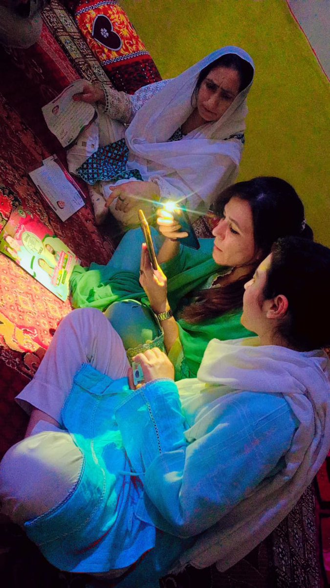 DawaKhanSabir's tweet photo. پی ٹی آئی ویمن ونگ کی رہنما دلشاد نے خواتین ونگ کی دیگر عہدیداران کے ہمراہ #NA_242 یو سی 8 میٹروول گلزارِ ہنزہ میں ڈور ٹو ڈور کیمپین کی اور لوگوں کو پی ٹی آئی کے انتخابی نشان میز/ٹیبل سے متعلق آگاہی فراہم کی
#NA_242 #VoteForTable #انتخابی_نشان_عمران_خان https://t.co/7wqKj5wqSK