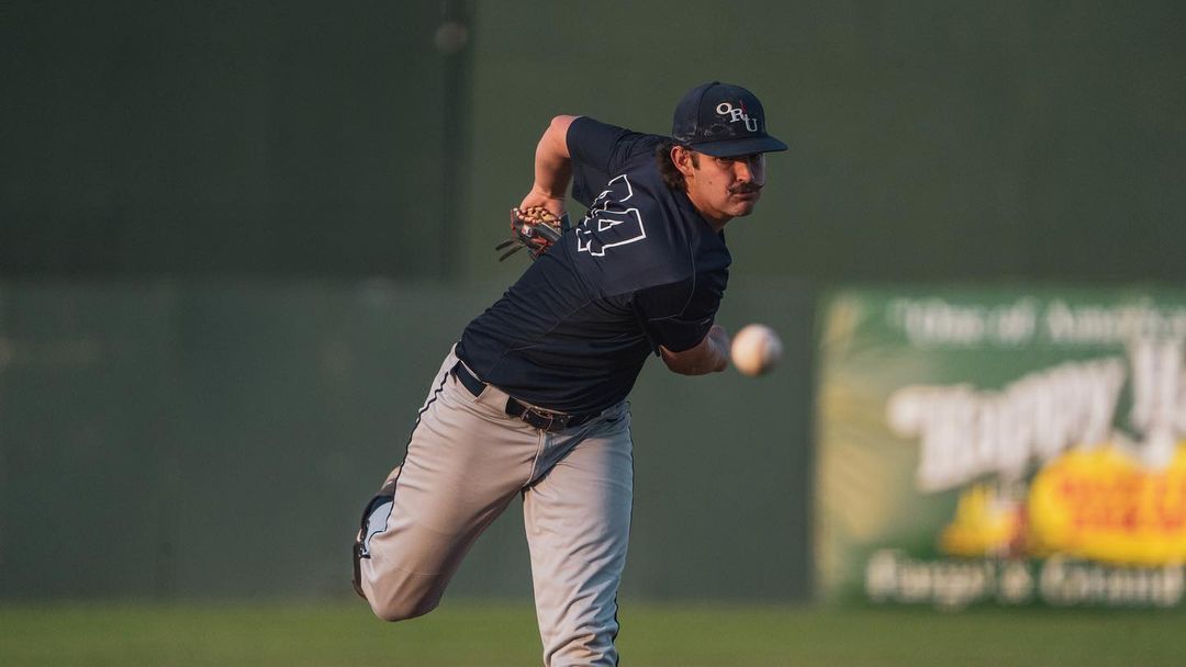 d1baseball's tweet photo. Summit League Preseason POTY 🏆🏆🏆
(Presented by @NettingPros)

𝐏𝐨𝐬𝐢𝐭𝐢𝐨𝐧
Holden Breeze | 3B | @ORUBaseball

𝐏𝐢𝐭𝐜𝐡𝐞𝐫
Jakob Hall | RHP | @ORUBaseball

𝐅𝐫𝐞𝐬𝐡𝐦𝐚𝐧
Jake Schaffner | SS | @NDSUbaseball

🔗 https://t.co/OTXUSV9Yq0 https://t.co/33HofnkYe6