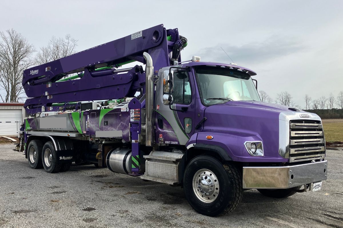 ConcreteTrucks's tweet photo. Well-maintained 2020 Alliance #ConcretePump with a versatile 38M boom. Ready to ship today. More on our site: https://t.co/86r2t7Q1NR https://t.co/GgjL5MwhMi