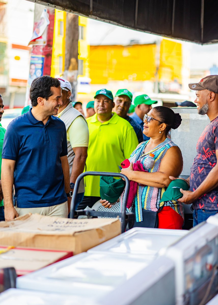 OmarLFernandez's tweet photo. En las calles.

Con los capitaleños.

Como siempre.

#LaVozQueQueremos 👌🏼 https://t.co/vaCPUuftNd
