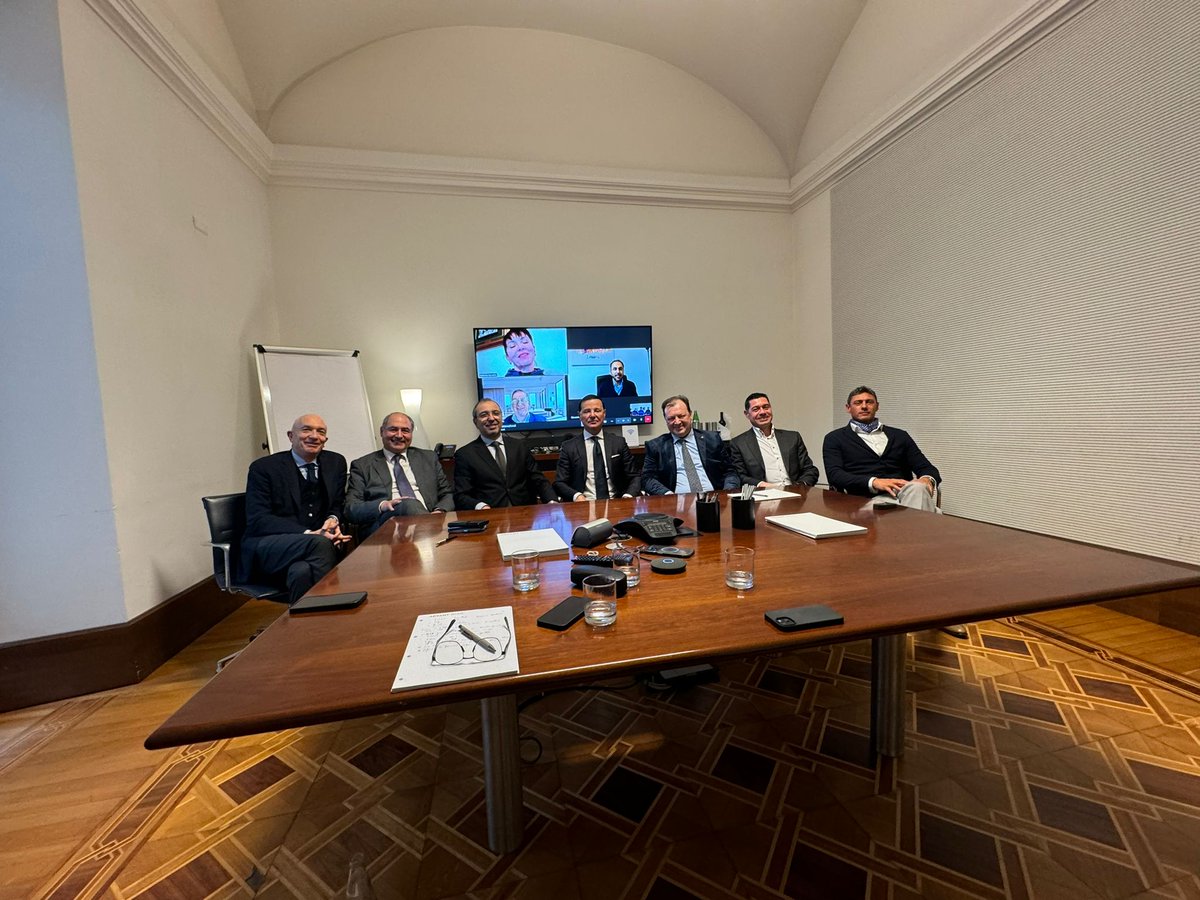 AngeloDeianaTW's tweet photo. Ieri #giornata #speciale di #lavoro e #progettazione per il #team #internazionale di CONFASSOCIAZIONI. Che #dire? Una #squadra di #livello #straordinario di cui siamo #veramente #orgogliosi....
#Confassociazioni #laretedellereti #international #topmanagement #grazie https://t.co/3vAiLqTTTT