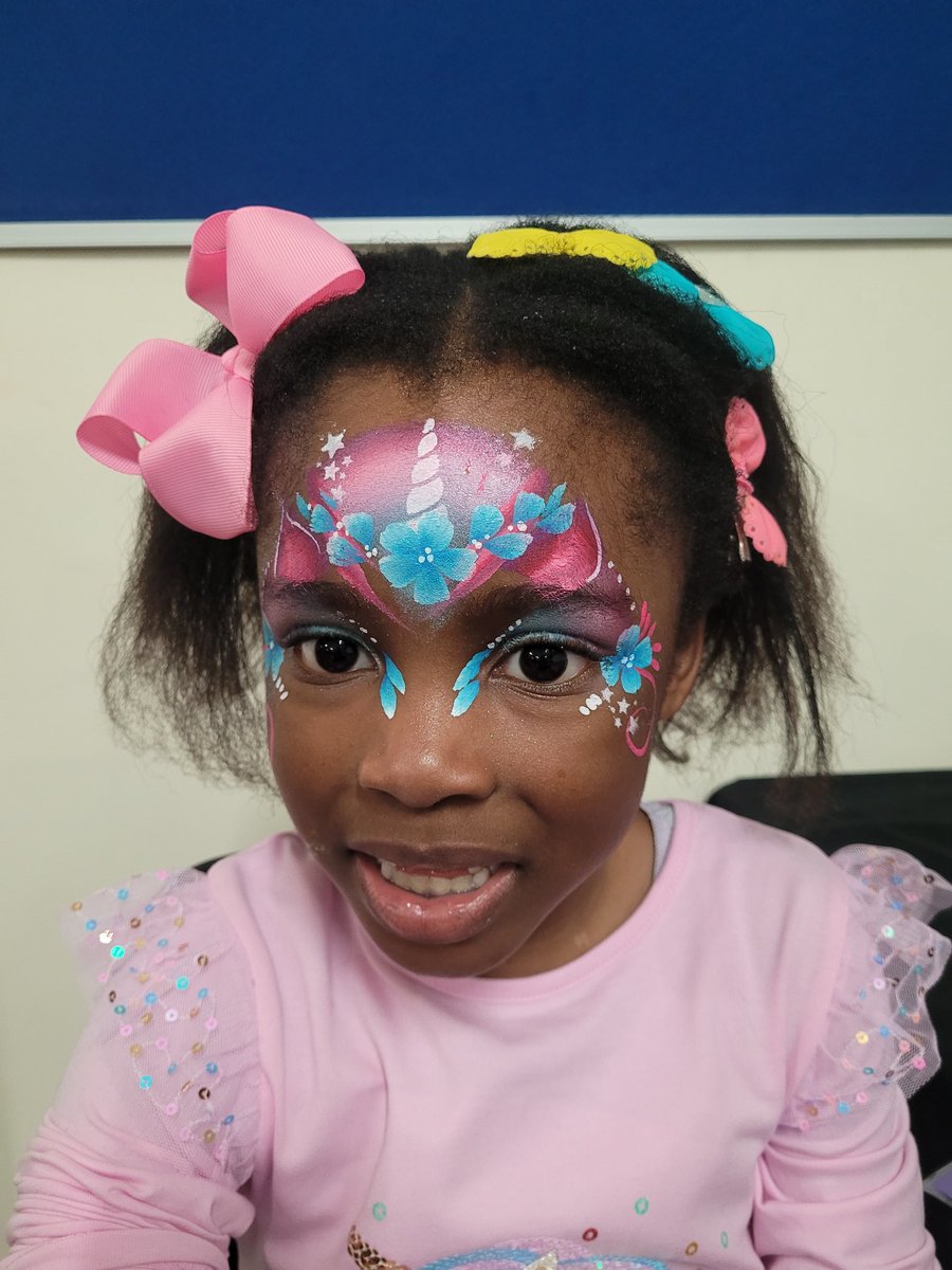 HeartInArt_UK's tweet photo. Busy days! #Onepictureonly
#facepaintersoflondon #facepaintingfun https://t.co/FC8VOnyPCv