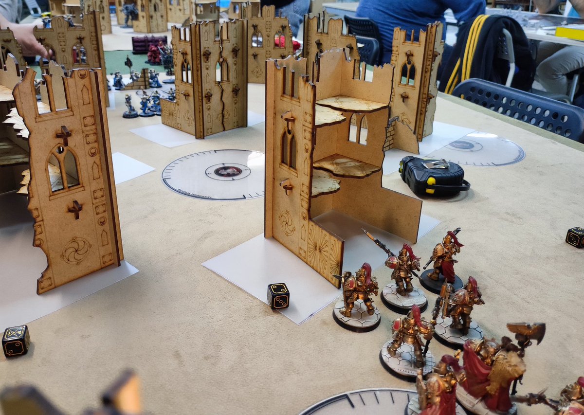 ¡Hoy han rodado los dados con <a href="/ElessarStark/">𝑬𝒍𝒆𝒔𝒔𝒂𝒓</a>! Mesa paralela con <a href="/Ashearah/">Asheara</a> y @Abyssdriver