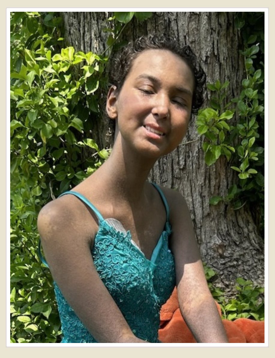 BHanni's tweet photo. Today’s broadcast is dedicated to a young lady that was a #KUCancerFighter for the last two years, courageously battling leukemia throughout her teen years before tragically passing away on Sunday at the age of 16. 

Carlie Foutch was a Belleville, KS native that had recently been attending Shawnee Mission East between treatments. She loved family, playing basketball and watching her beloved Jayhawks any chance she got. During a recent hospital visit she told me Dajuan Harris was her favorite Jayhawk and she was sure hoping she could see him win a 2nd title. 

Jayhawk Nation lost a special young lady this week, but gained an angel in the process. We celebrate Carlie’s life today & dedicate whatever March run awaits us, to her memory. 💙🙏❤️