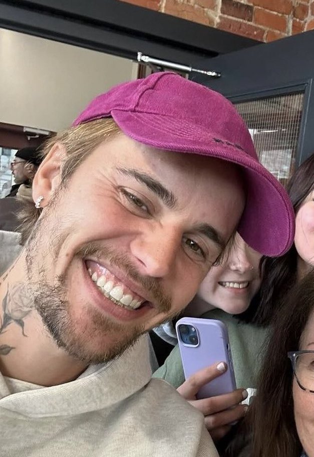 rnbkidrauhl's tweet photo. as vezes tudo que você precisa é ver justin bieber sorrindo sem parar https://t.co/xIyi2z11Im