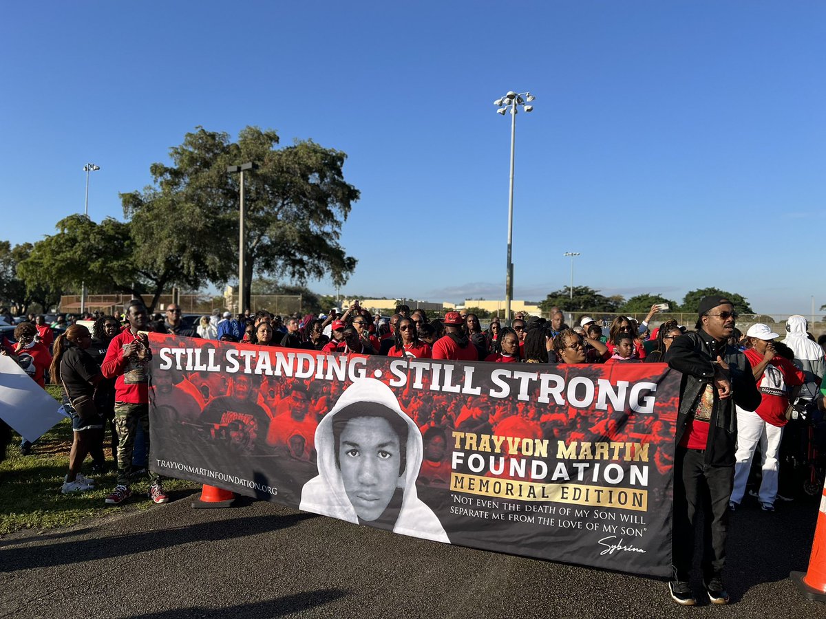 ChiefGauseNMPD's tweet photo. Today, we gathered for the Trayvon Martin Foundationโs 12th Annual Peace Walk and Talk to honor the memory of Trayvon Martin, a young man whose life was tragically cut short, but whose spirit continues to inspire us. @NorthMiamiPD #makingapositiveimpact https://t.co/1oSQPYHO09