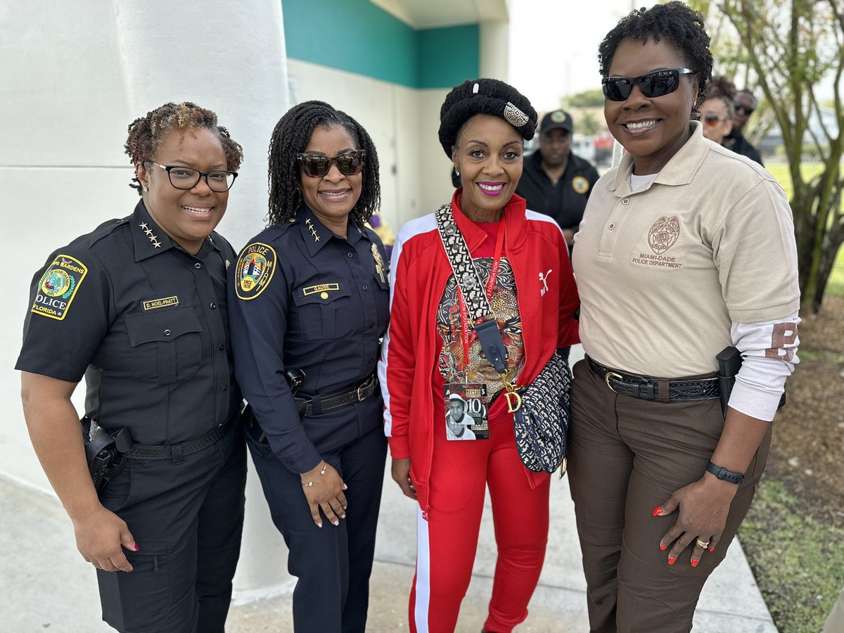 ChiefGauseNMPD's tweet photo. Today, we gathered for the Trayvon Martin Foundationโs 12th Annual Peace Walk and Talk to honor the memory of Trayvon Martin, a young man whose life was tragically cut short, but whose spirit continues to inspire us. @NorthMiamiPD #makingapositiveimpact https://t.co/1oSQPYHO09