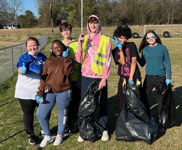 Miller_Magnet's tweet photo. Keep Macon-Bibb Beautiful and the Historic Vineville Neighborhood Association teamed up with Miller to help make our community into a cleaner and more beautiful place. Thank you all for your hard work!  🚮🌳 💙🧡🩶#CleanerTogether” @BibbSchools https://t.co/DJeRGcGJnH