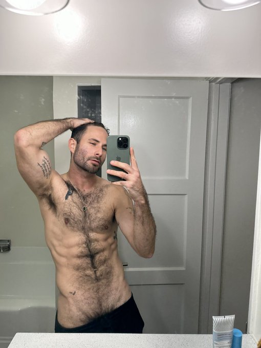 Feelin strong 💪 https://t.co/fTfq2WKOo9