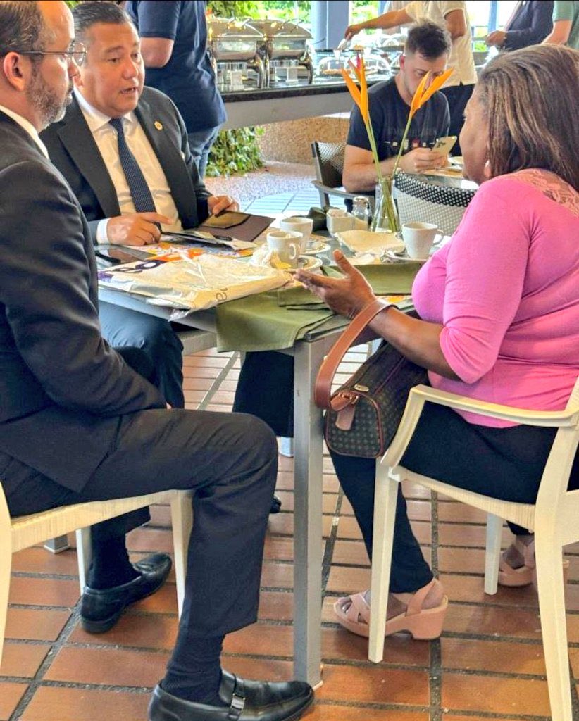 AlexaGomezDos's tweet photo. El diezmo le alcanzó para pagar la cuenta del restaurant 🙏🏼 gracias Padre https://t.co/dbclojWpRu
