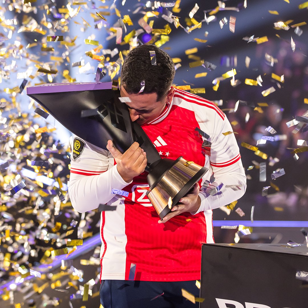 EASPORTSFCPro's tweet photo. Congratulations to the inaugural #FCPro Open Champion, @PHzin! 🏆🇧🇷 https://t.co/bQ4maRHIX3