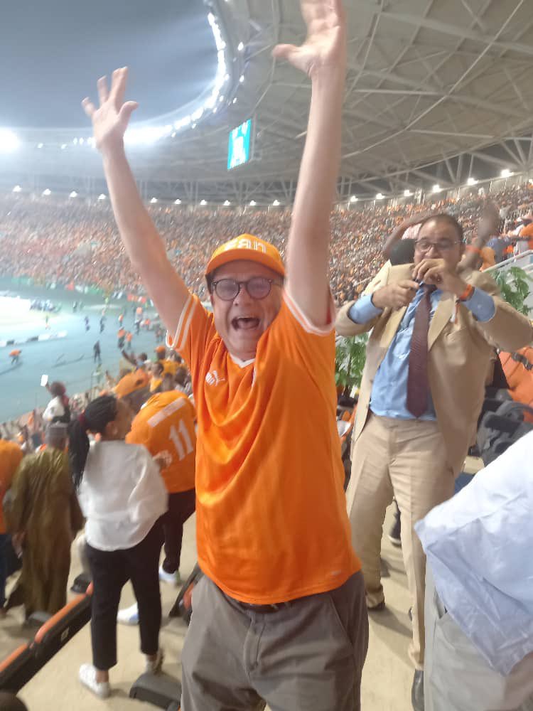 lnstantFoot's tweet photo. La joie de l'ambassadeur de France en Côte d'Ivoire après la qualification des Éléphants dans le dernier carré de cette #CAN2023. 🤩🇨🇮🇫🇷

C'EST GÂTÉÉÉÉÉ ! 😂

(📸 @FranceCIV) https://t.co/v4zUqbJ19b