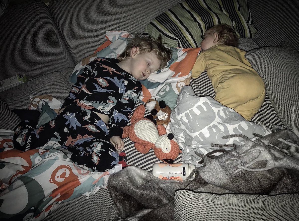 the_specialdan's tweet photo. ”Tuolla on loma ja sinne lähden nyt”

Kaiken työn tekeminen antaa ja ottaa paljon. Etenkin sellaisen, joka on mielekästä ja jopa intohimo. Kynttilää ei kannata polttaa samaan aikaan molemmista päistä, vaan liekin tulee pysyä vahvana ja jatkuvasti palavana. 1/3 https://t.co/CWQ4MiCIAk