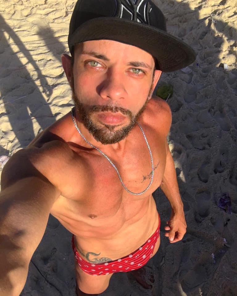 MooreRodrigo's tweet photo. UM OLHAR PENETRANTE ,UM OLHAR SEDUTOR,UM OLHAR HIPNOTIZANTES E UM OLHAR Q REFLETE A COR DO OCEANO MISTERIOSO ❤️
#praieiro #estiloso #ipanemabeach #summer #barbudo  #selfie #rj40graus #boydesunga #sungas #pride #latinboy #barbudosbr #verao #beach #machogostoso #meninodorio #model https://t.co/iCkSSigEwT