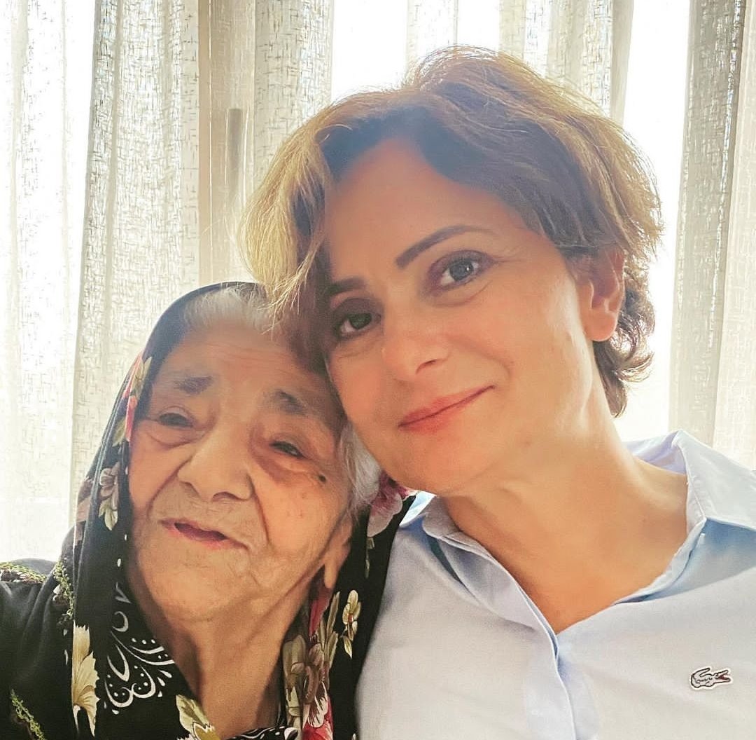 ORH190362's tweet photo. İmamoğlu'nu destekleyen çoğu insan, İstanbul'da aday çıkartacak diye, şu an Dem partisini eleştiriyor değil mi? Peki bu arkadaşlar, hayatında Chp'ye oy vermemiş Sosyalistleri ve Kürtleri ikna ederek, İmamoğlu'nun kazanmasını sağlayan @Canan_Kaftanci'ya niye sahip çıkmadılar? https://t.co/3Yi5AxgwGF