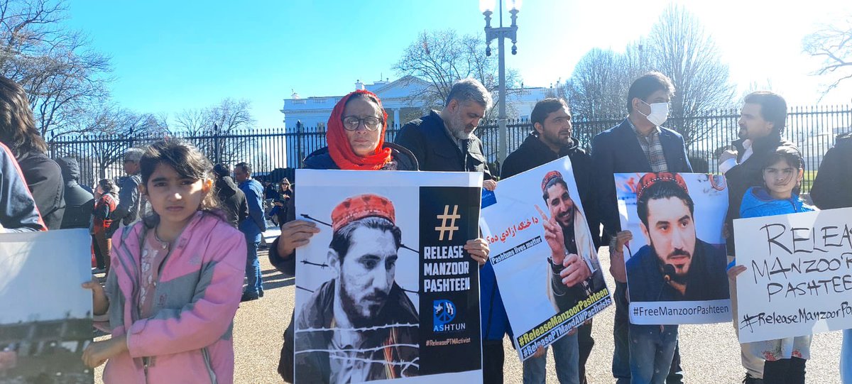 PTM - Sit-in in front of The White House for the 
#ReleaseManzoorPashteen

@aima_kh
@ShafiqAhmadAdv3
@ghazi_pashteen
@Achakzai__raziq
@PashtonNaseer
@ZubairShahAgha1
@KhanAya88557431
@BelgiumPtm
@KhanBehroz
@GulBukhari
@Asmatcomrade
@Akmal___Khan
@Ehsan_NL
#PTMWhiteHouseSitIn