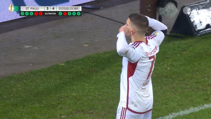 montinius's tweet photo. Wie Ich vorm TV stehe und Hansi Küpper und Tusche beim heulen über die Proteste zuhöre #BSCHSV https://t.co/to0b4e5neH
